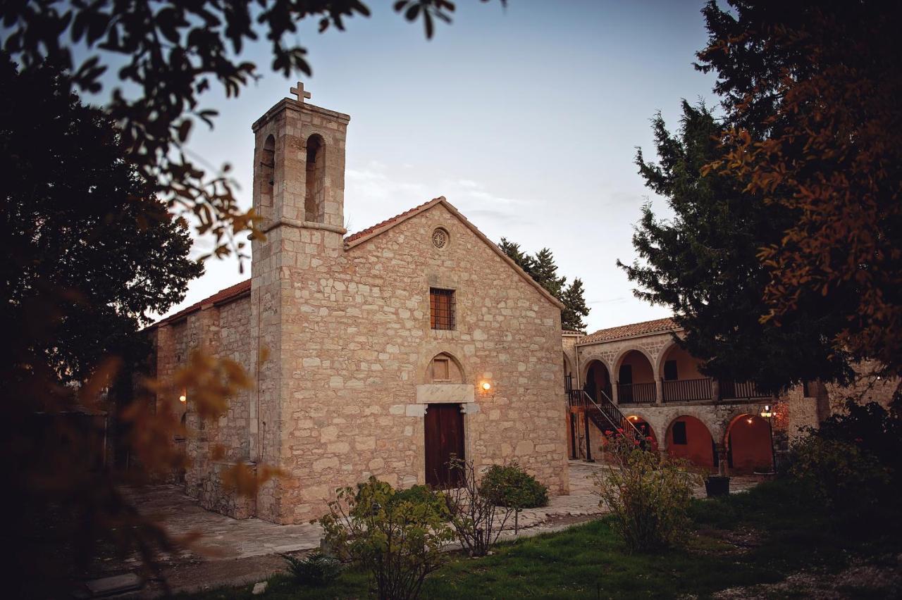 Minthis Resort Tsadha Esterno foto The church of the monastery