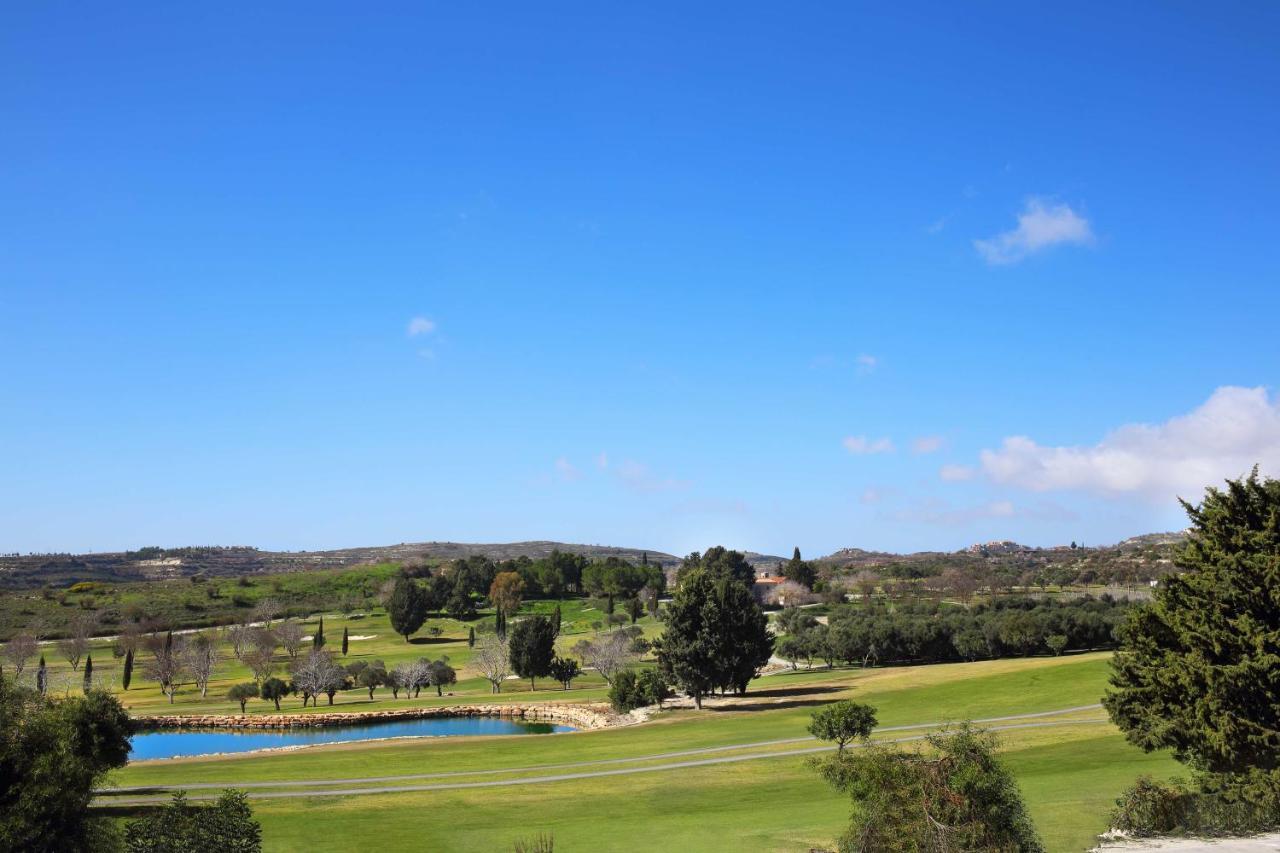 Minthis Resort Tsadha Esterno foto Golf course in Cyprus