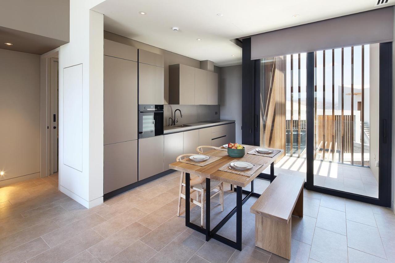 Minthis Resort Tsadha Esterno foto The kitchen and dining area of a typical apartment
