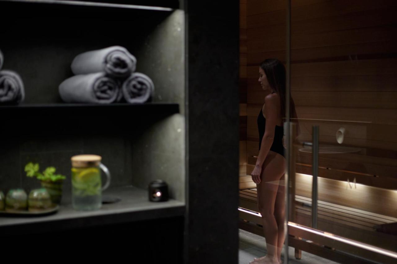 Minthis Resort Tsadha Esterno foto A woman in a sauna