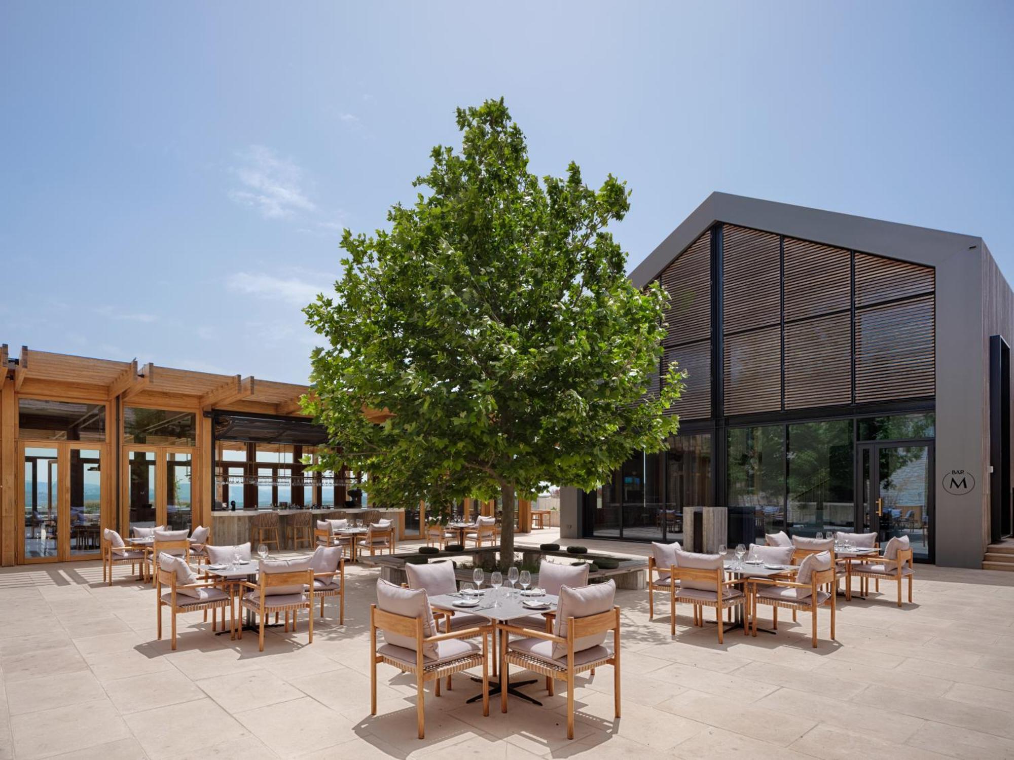 Minthis Resort Tsadha Esterno foto The restaurant