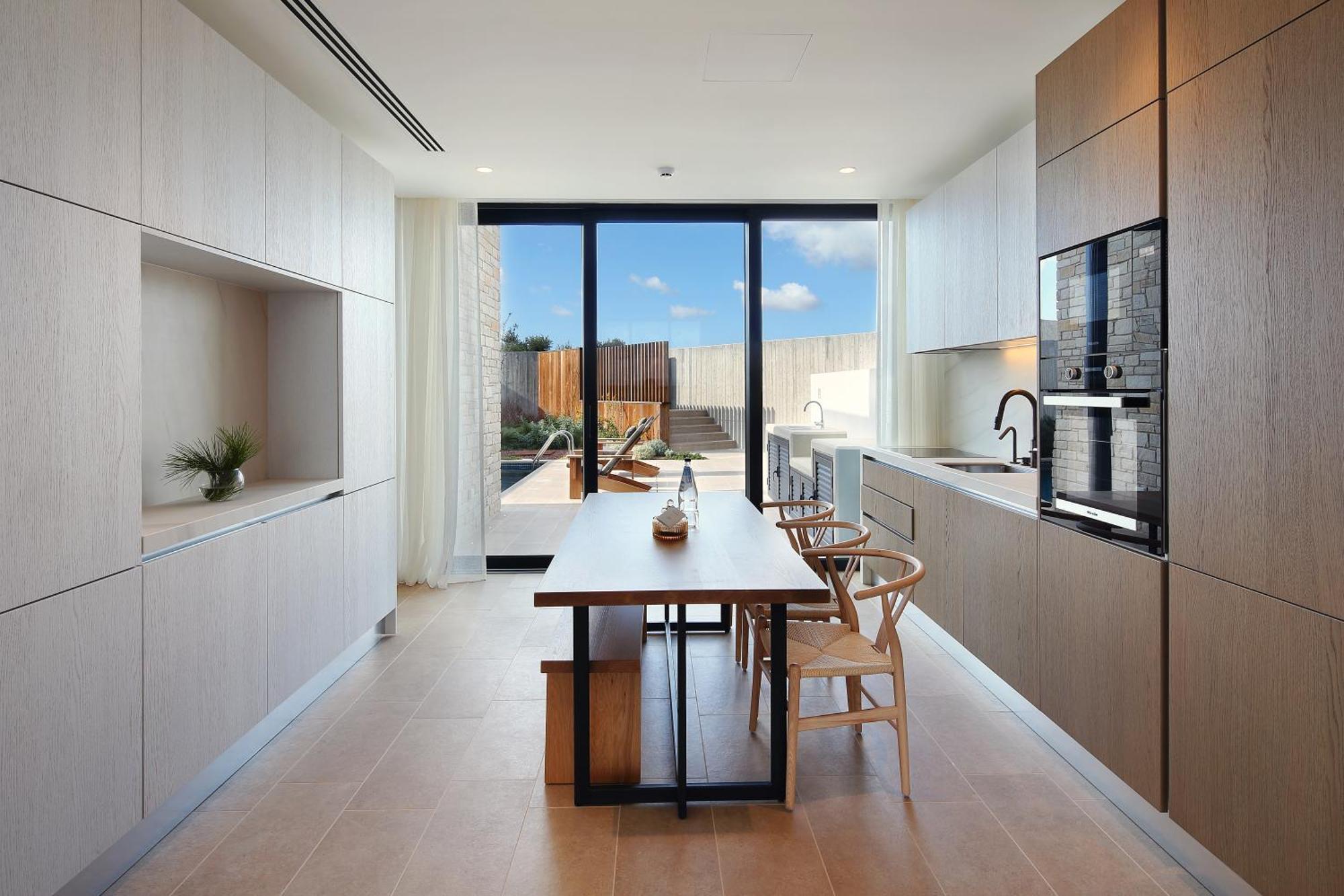 Minthis Resort Tsadha Esterno foto A kitchen in a typical apartment